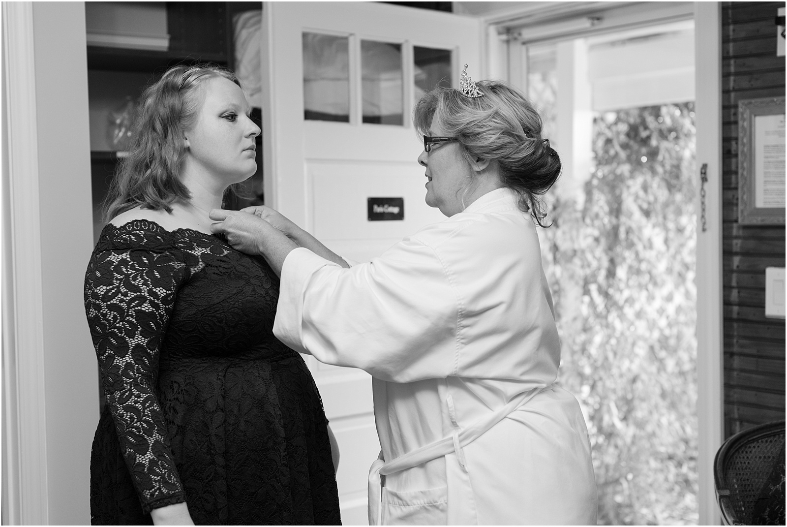 Michelle and Sara Photography, Michelle and Sara weddings, michelle robinson photography, burke manor inn, getting ready, bridesmaids